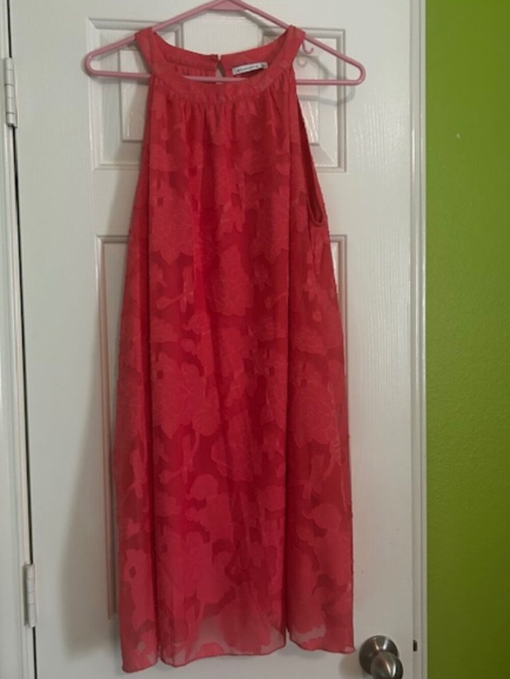 Staccato pinkish halter trapeze dress with leaf overlay pockets size L NWOT